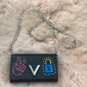 LE Louis Vuitton cross-body bag!